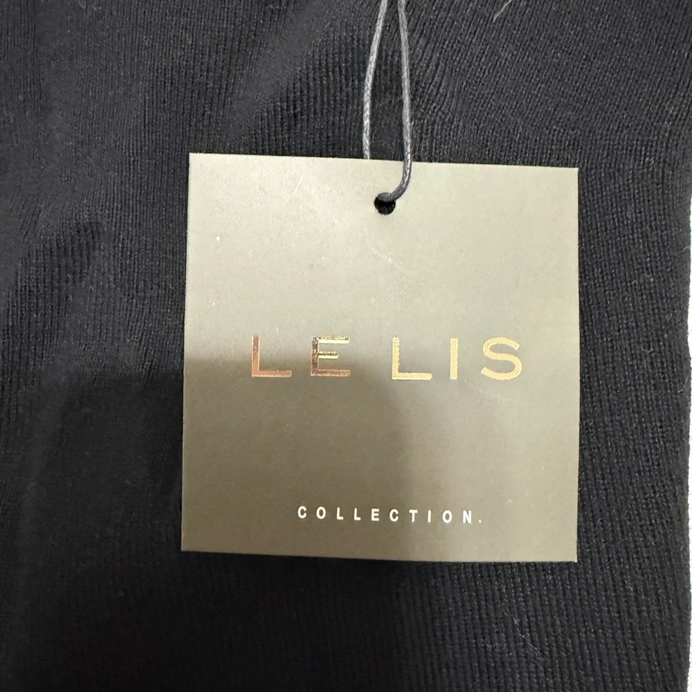 Le Lis Elegant Black Crop Top - Picture 2 of 4